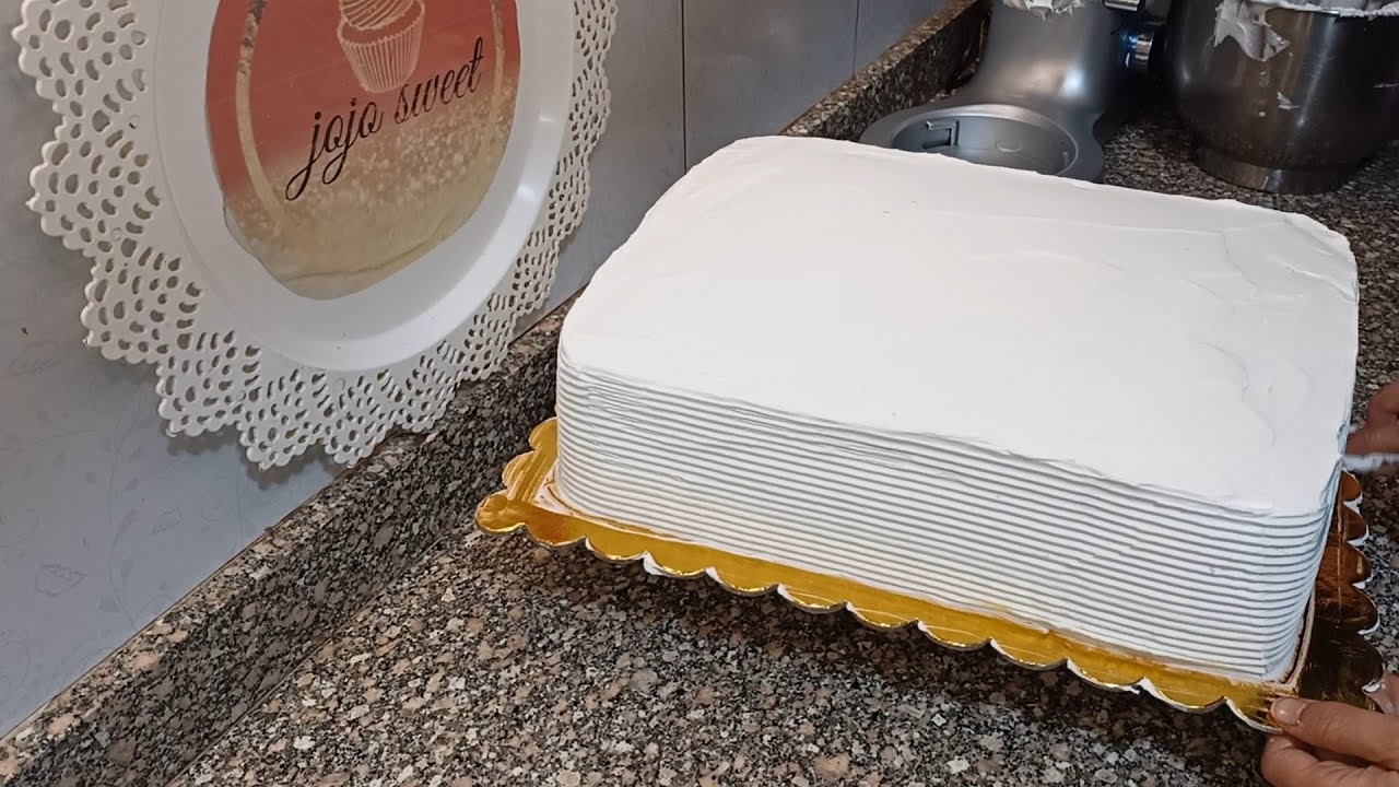 تورته عيد ميلاد كبيره 🎂تكفي ٣٥فرد 👌تزين التورته روعه احلى من تورت المحلات واحكمو انتو ☺️ 💪 😍