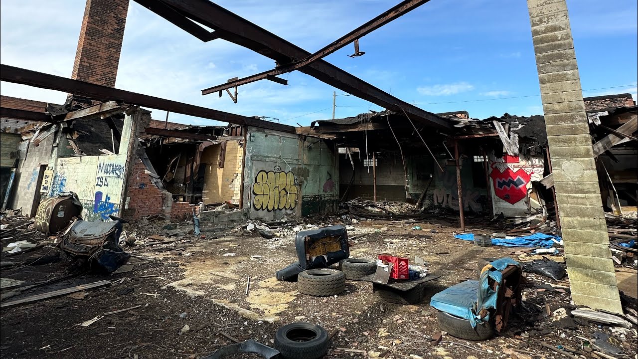 Заброшенный много лет назад, на Ист-Уоррен в Детройте #ЗабытыеМеста #ГородскаяИсследование #Забро...