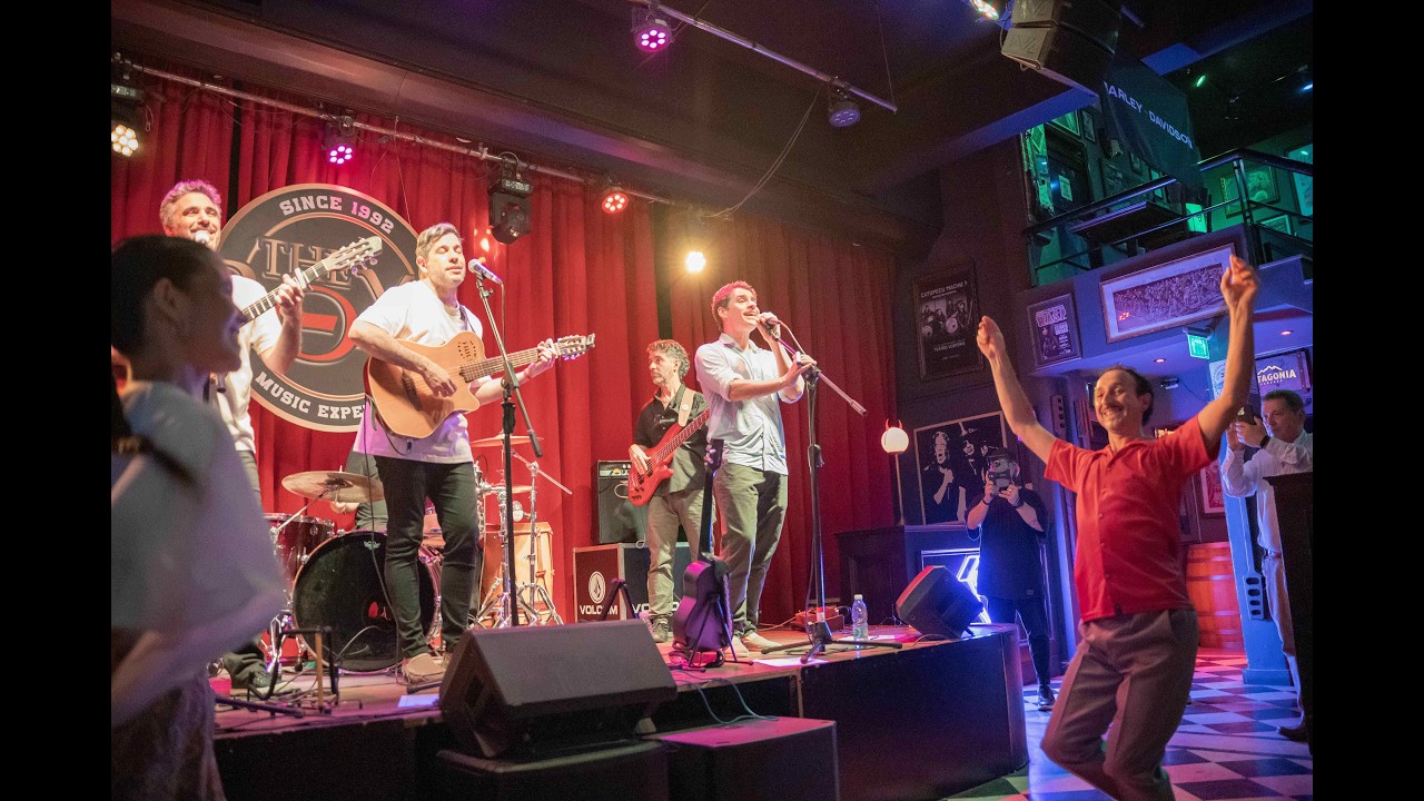 Adriana y Mario con Los Pampas en The Roxy Bar & Grill