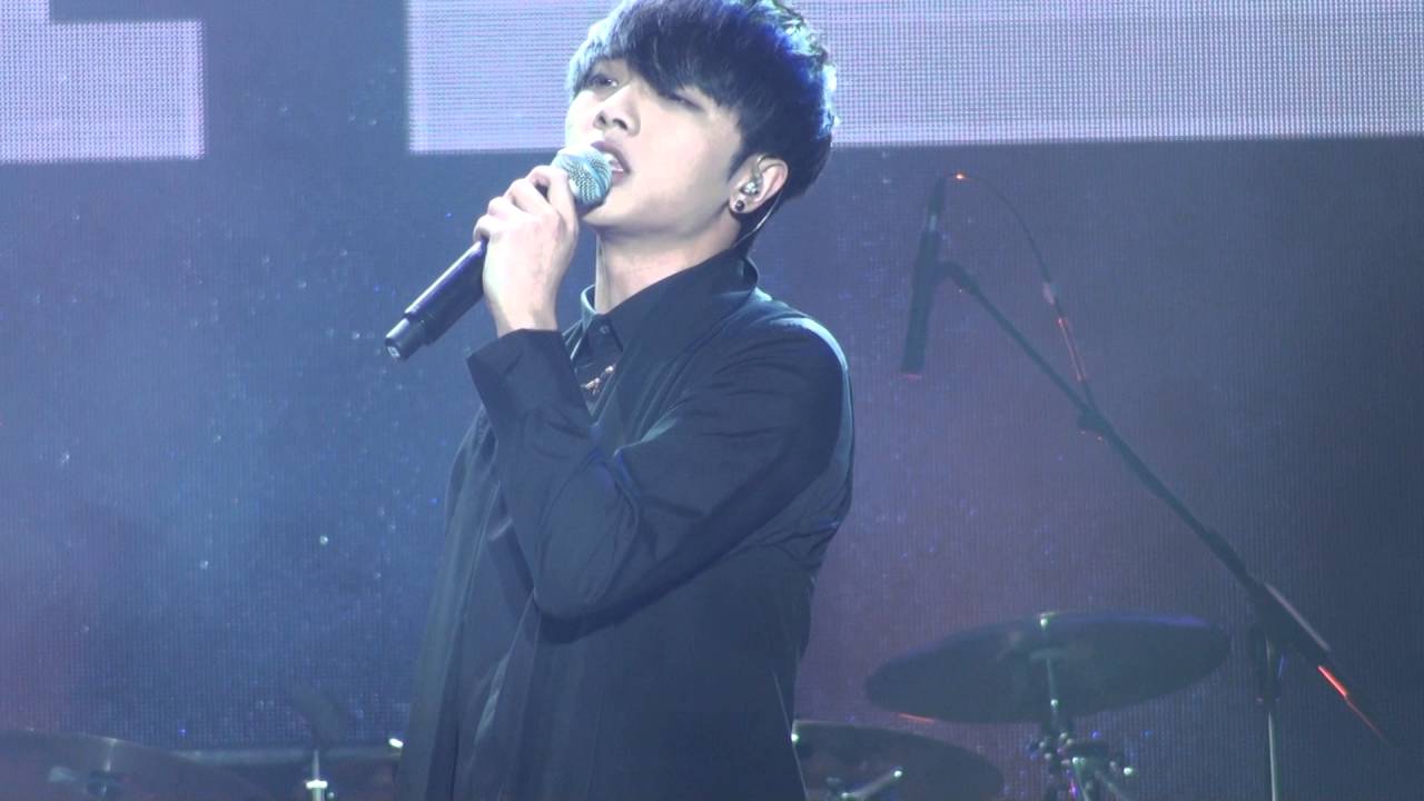 12/12/2015 荣耀周年庆华晨宇演唱《烟火里的尘埃》《微光》《异类》