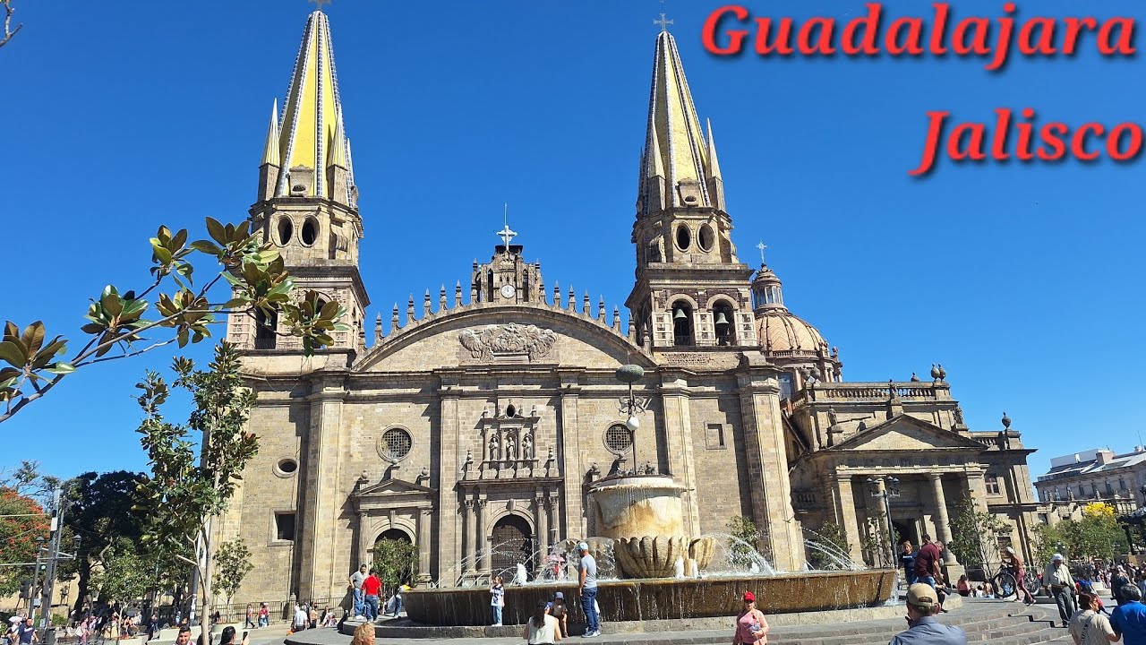 Guadalajara, Jalisco, México (visitando catedral, plaza de armas, plaza liberación, teatro Degollado