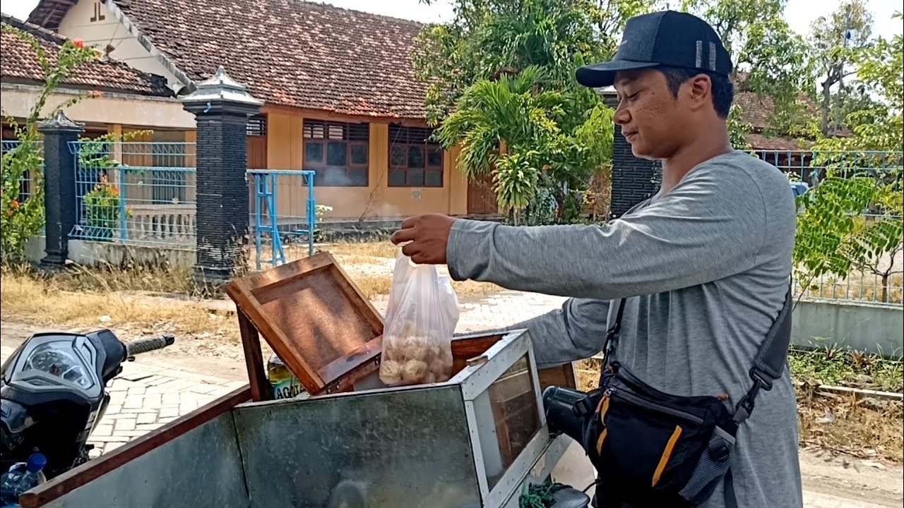 SUARA PENJUAL TAHU BULAT PAKE SEPEDA MOTOR || INDONESIAN STREET FOOD