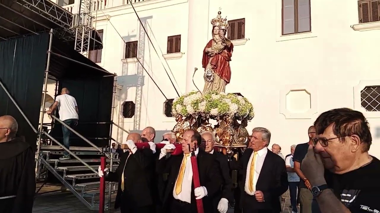 Uscita della statua della Madonna del Pozzo di Capurso