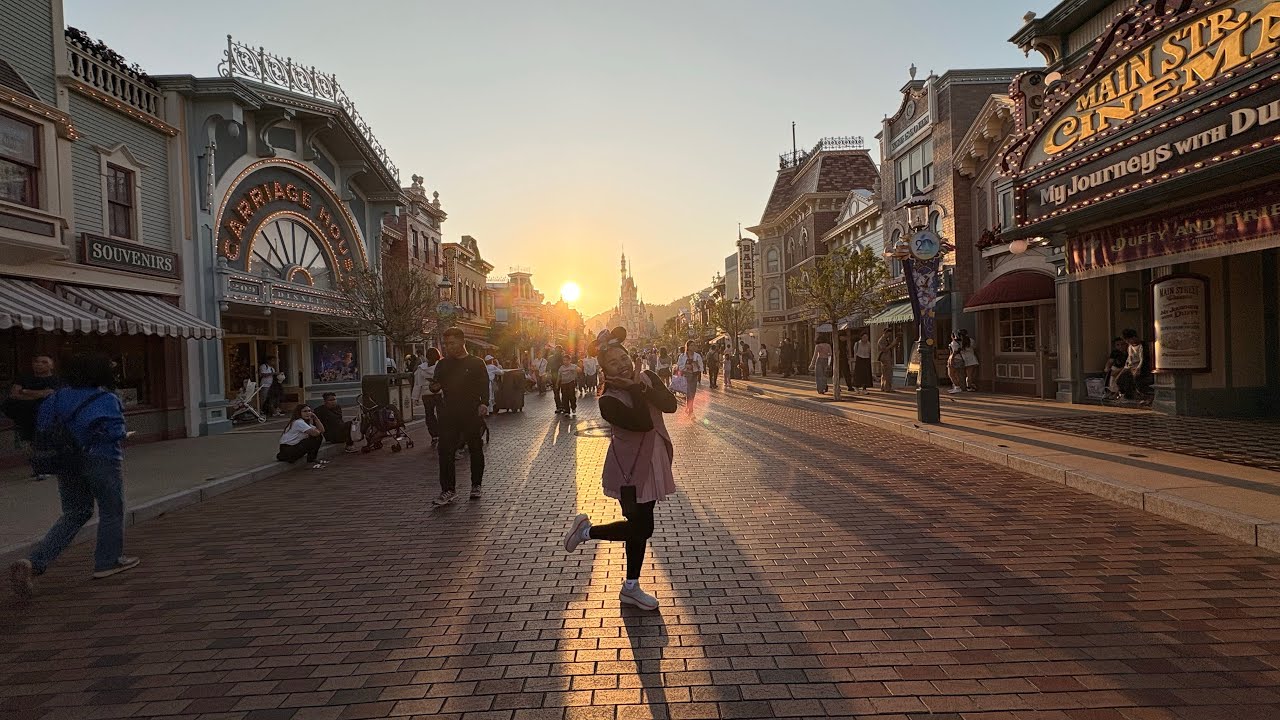 Hong Kong Disneyland - Walking Tour (1_of_2)