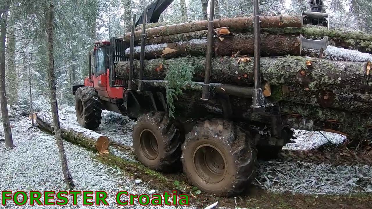 Komatsu Forwarder in Mud and Snow
