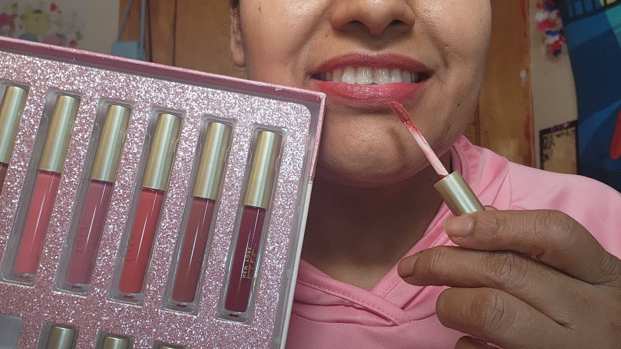 Aplicando Lip gloss ,asmr   muchos soniditos elbee