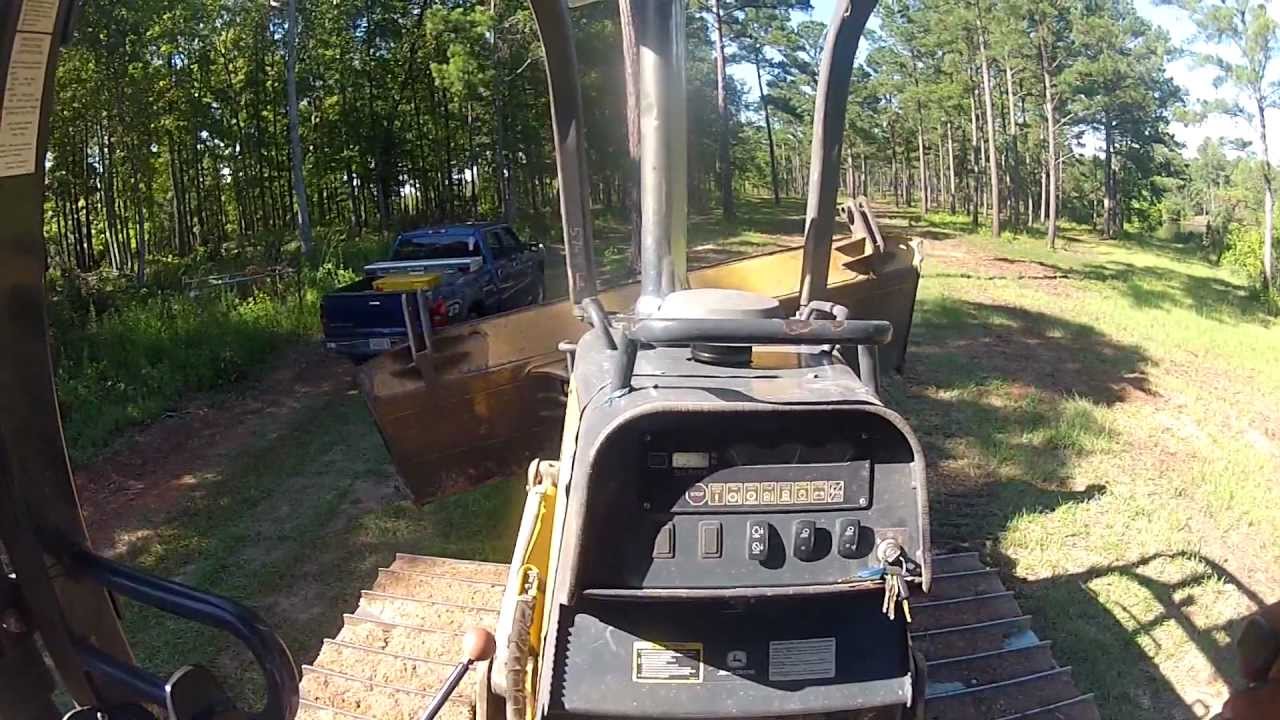 quick walkaround and startup of a John Deere 700J dozer