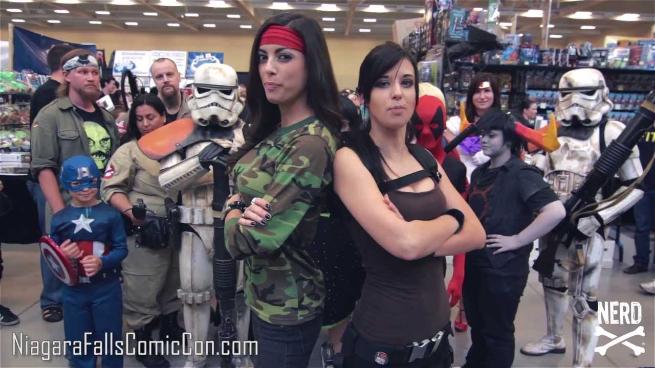 Niagara Falls Comic Con 2013 - LeeAnna Vamp - I Love Nerd Girls / Nerd Forever