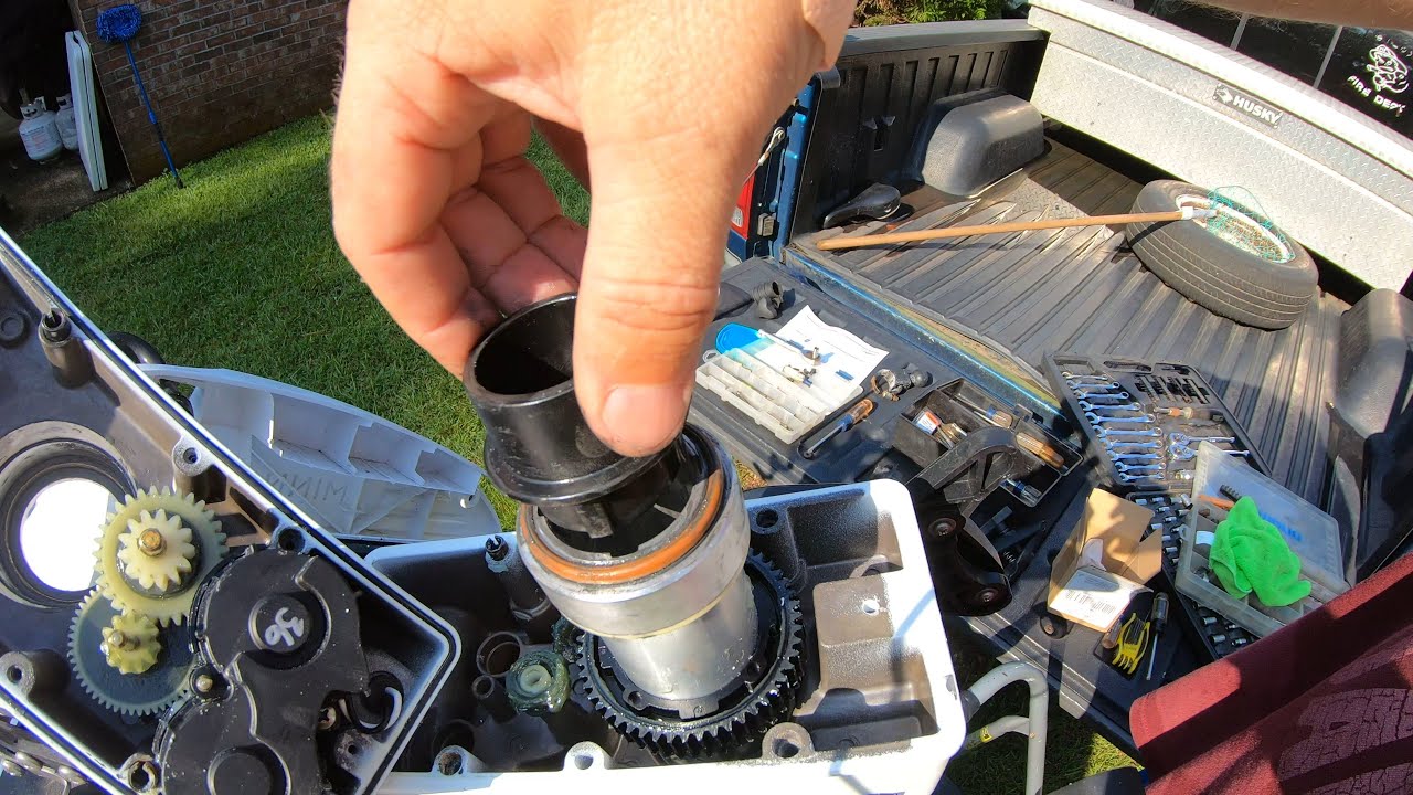 (DIY) Replacing Liner Output Tube Lift Assists on Minn Kota Terrova. Tuff Job for a $5 part