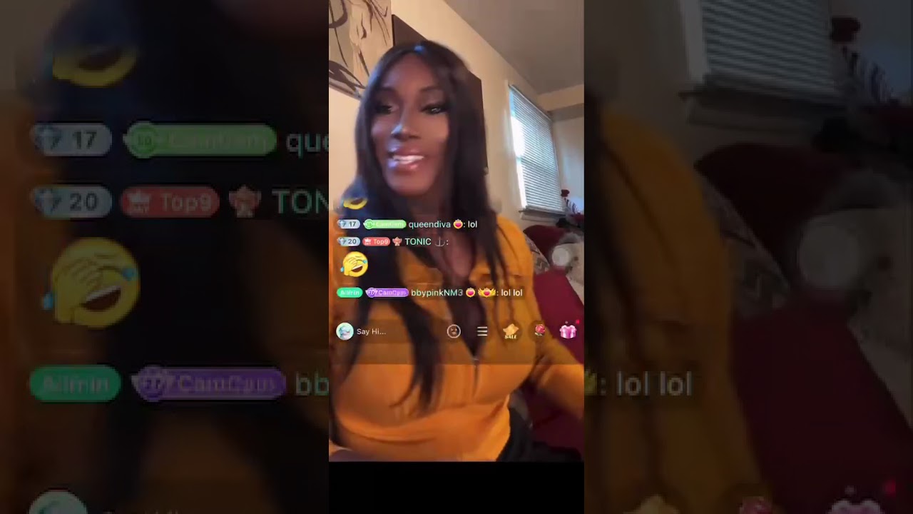 Cammi live, discussing about Super Bowl 