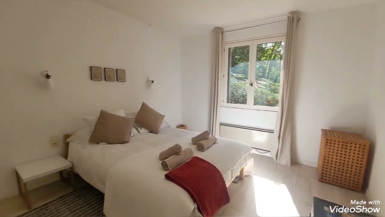 Joli mas en pierres avec 3 chambres sur 19 000m2 de terrain proche de la Mare