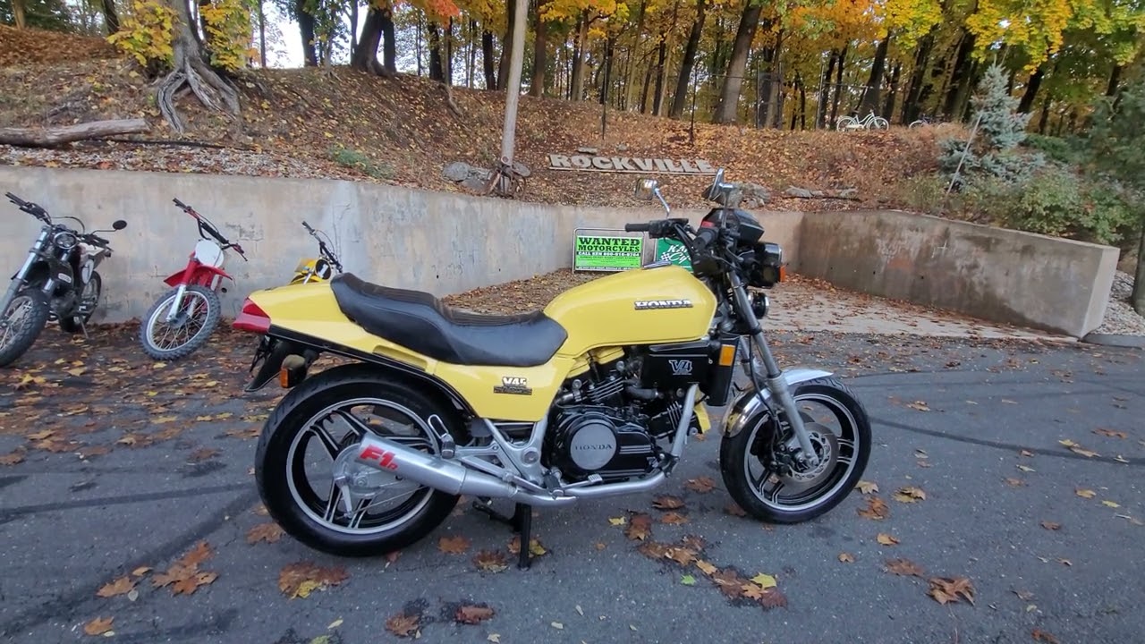 HONDA V45 SABRE WITH F1 EXHAUST