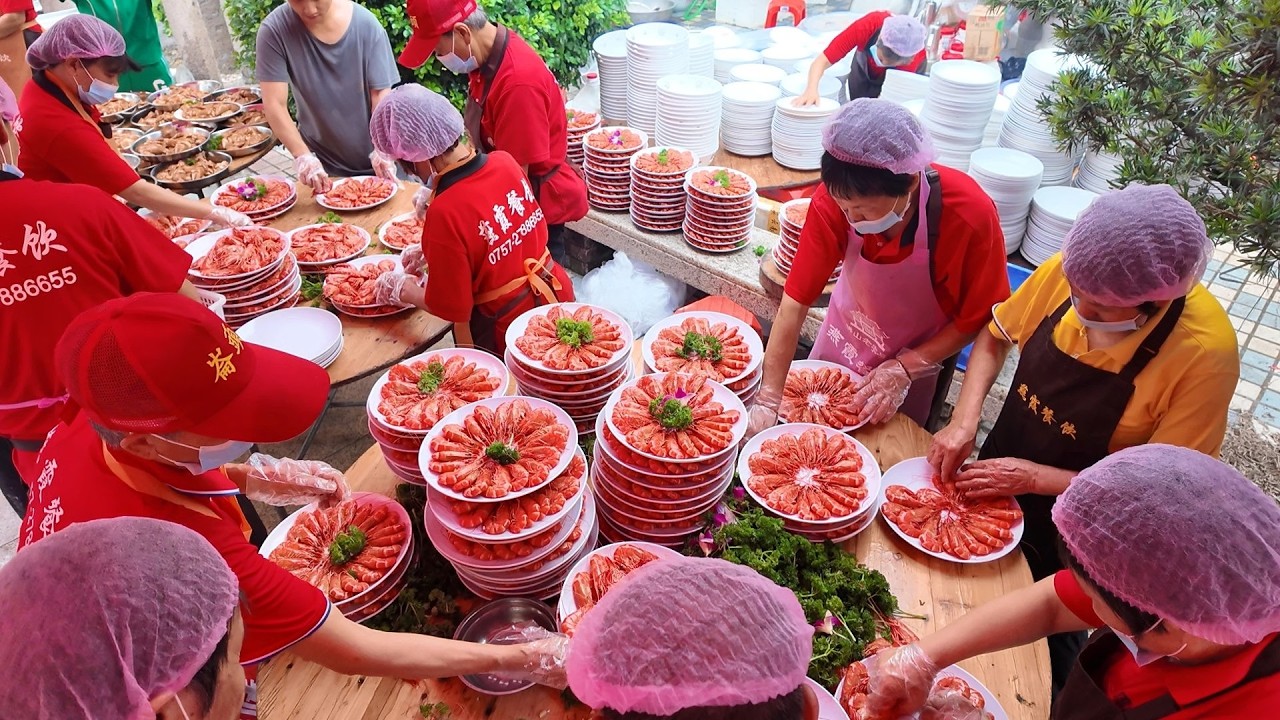Epic Chinese Village Feast: Crispy Pork & Three-Cup Chicken Cooked in a MASSIVE Outdoor Kitchen