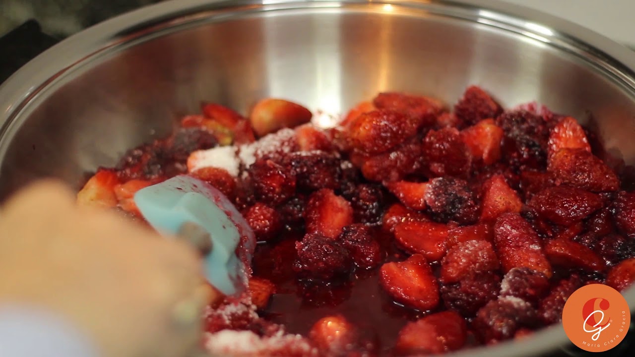 Cocina Con Gracia | Receta de salsa del frutos rojos para acompañar postres y carnes