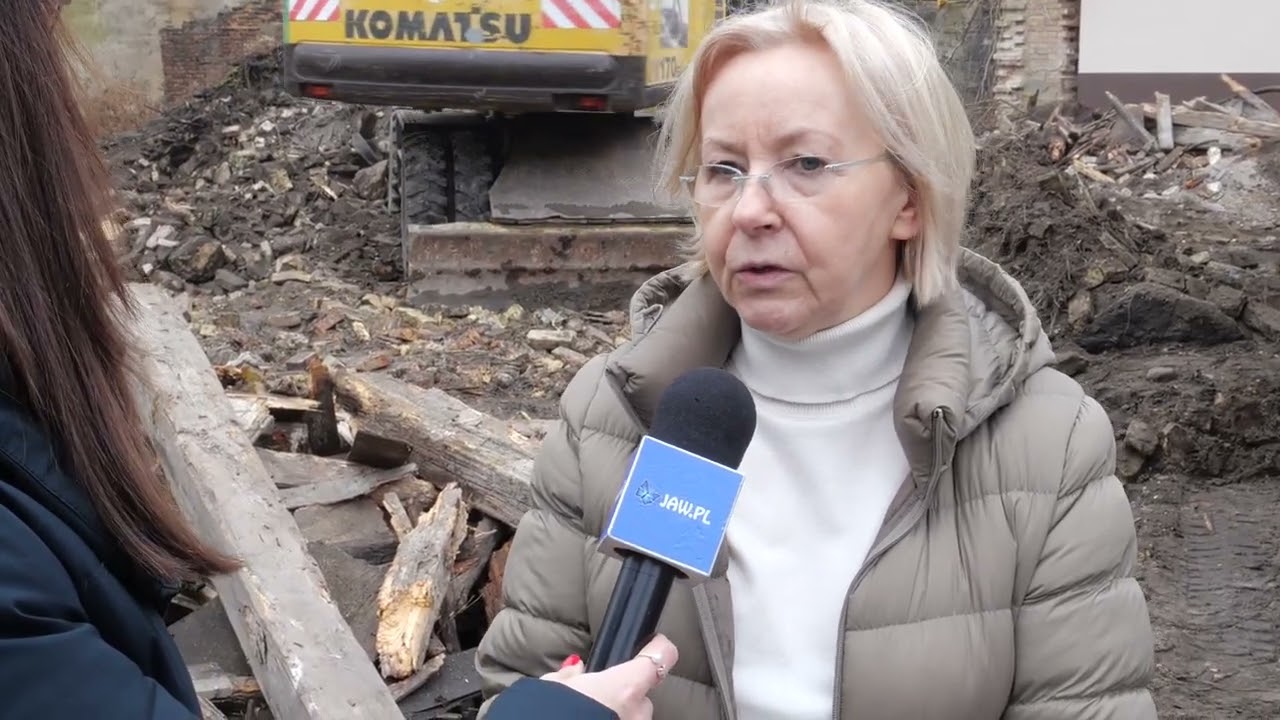 Babula znalazła sposób, bo miasto nie mogło. Gruz po pustostanie znika w Szczakowej