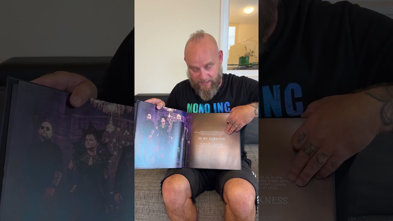 Kurze Lesestunde mit Martin. #monoinc #darkness #earbook #martinengler