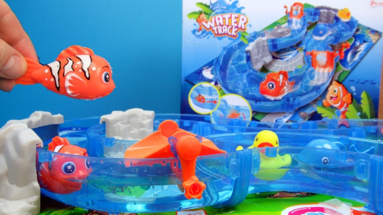 Waterbaan met Nemo, Badeendje, haai en walvis | Family Toys Collector