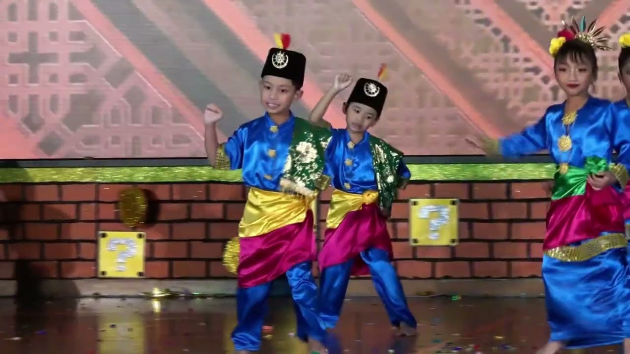 35TH GRADUATION AND STUDENT PERFORMANCES (NURI MUTIARA RINI)