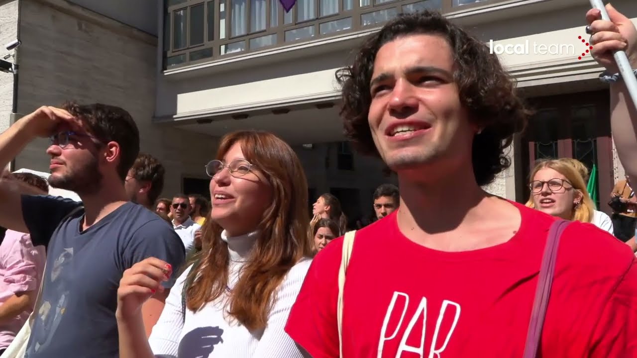 Trento, comizio Giorgia Meloni: contestatori intonano Bella Ciao