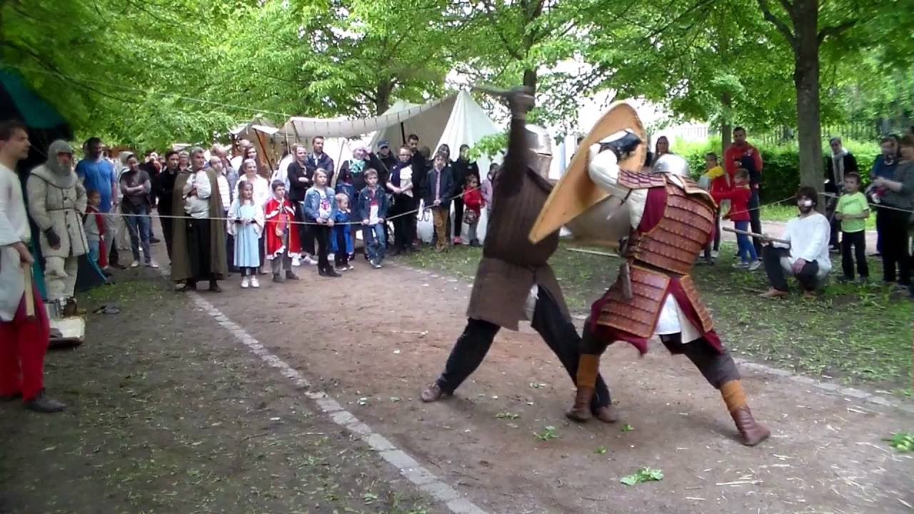 Semur en Auxois - chaque touche compte -