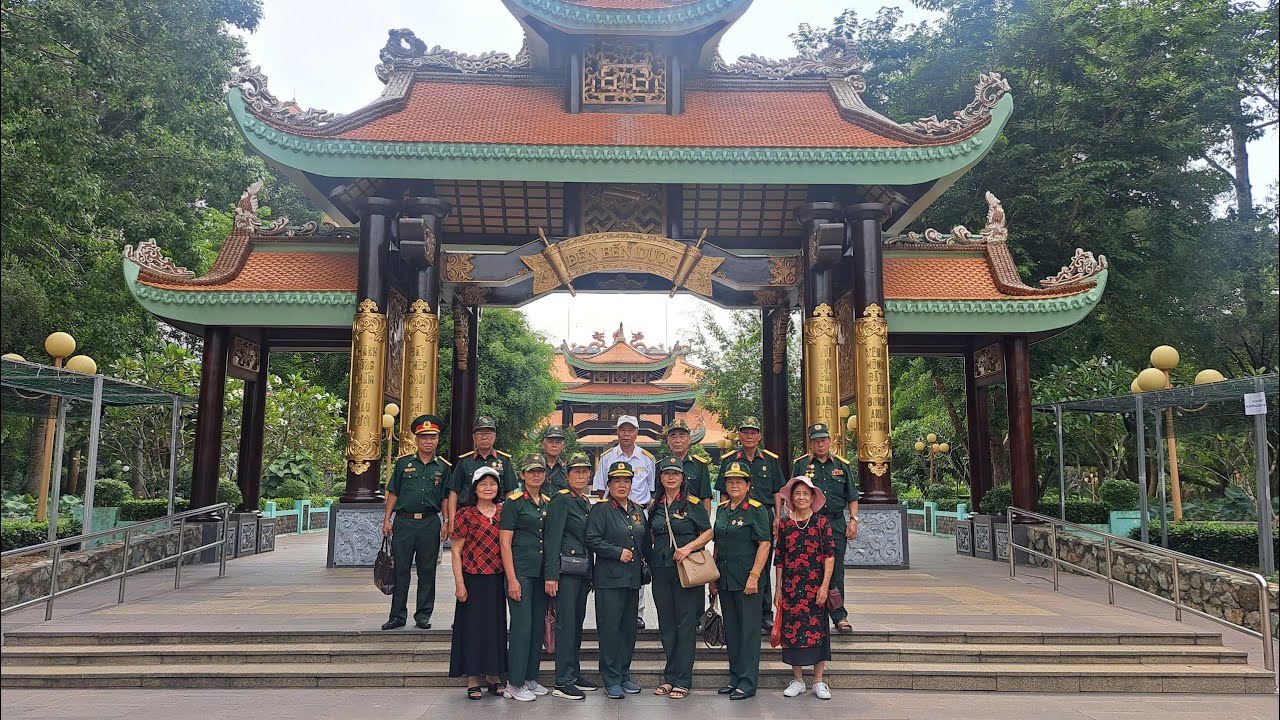 NHÓM TÂN XUÂN XUÂN MAI THĂM DỊA ĐAO CỦ CHI