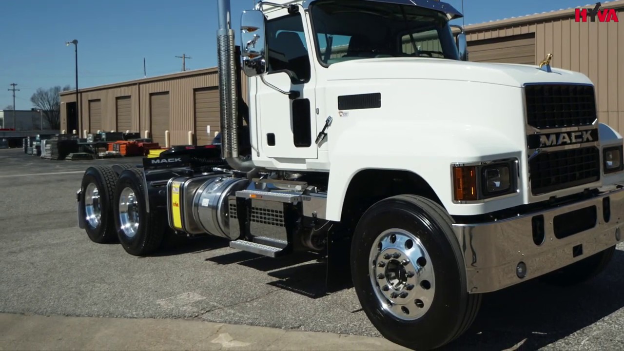Tipping hydraulic system HYVA installation on a tractor  MACK