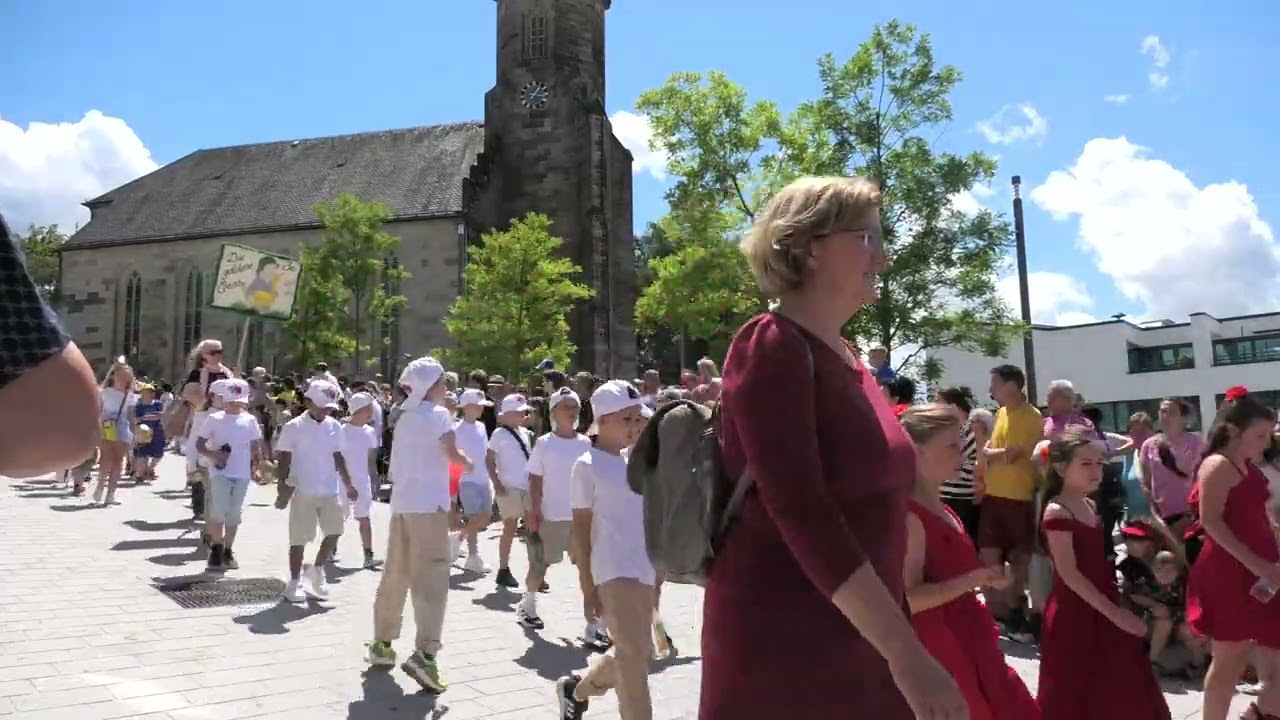 474. Neustadter Kinderfest 2024 Umzug, Staffellauf, Tänze und Rutscher