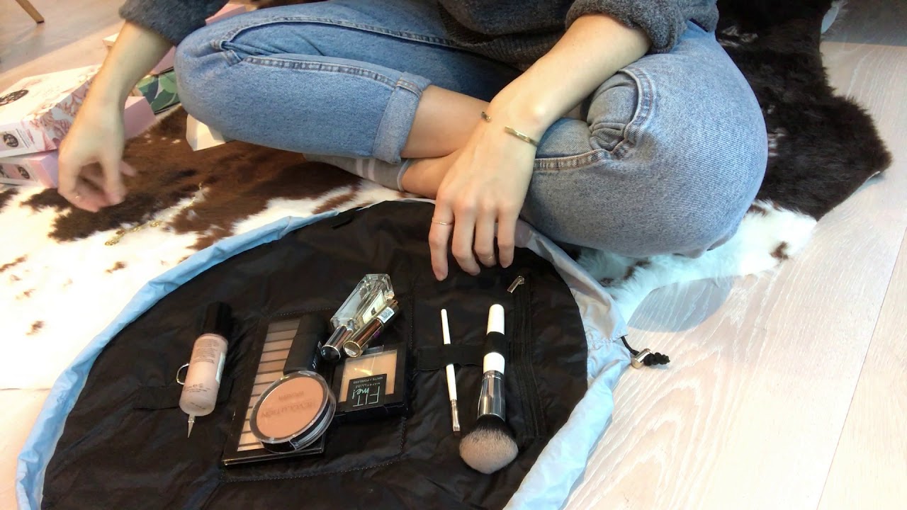 Unboxing The Flat Lay Co. makeup bag in Haze Blue!