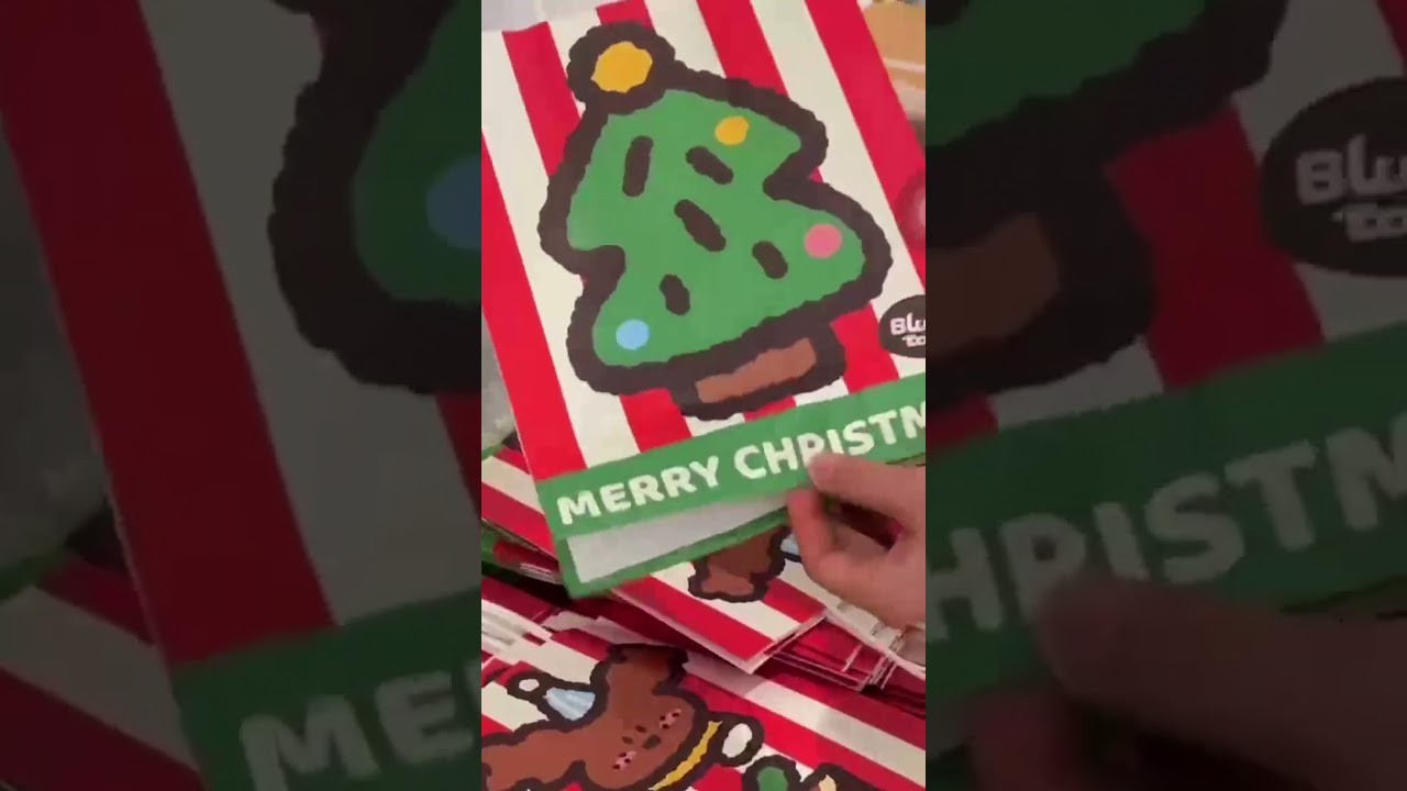 🎄🛍️ Get Festive with Christmas Paper Bags! 🛍️🎄
