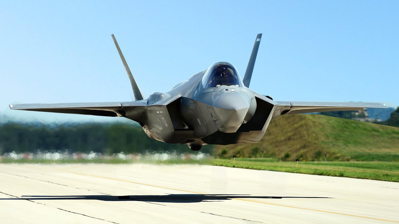 Американский пилот F-35 совершил безумный вертикальный взлет