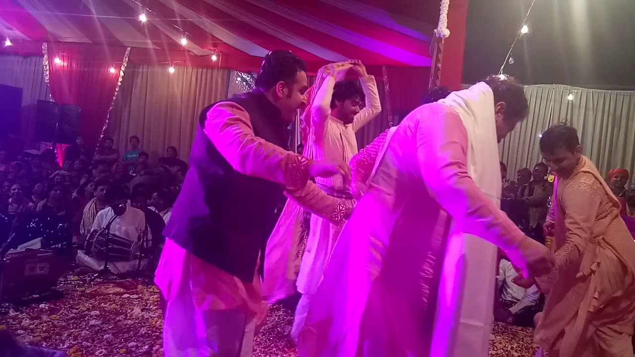 आज खेलो सजन संग होली