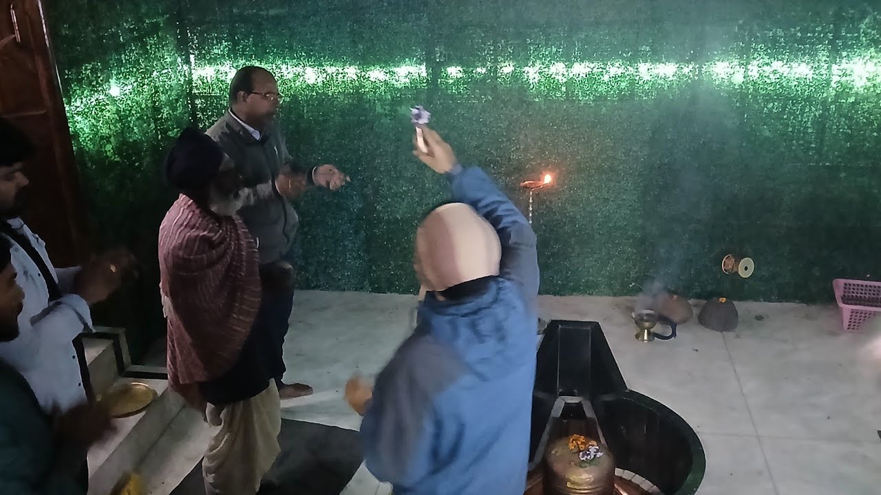 পাতালেশ্বর শিব মন্দিরে পবিত্র সন্ধ্যা আরতি | শঙ্খধ্বনিতে মুখরিত মন্দির প্রাঙ্গণ