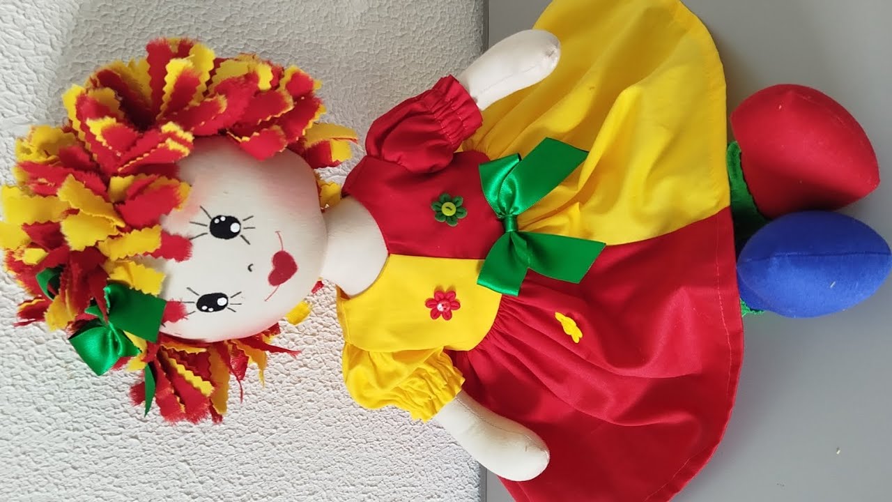 Montagem cabeça e braços da boneca Emília 
