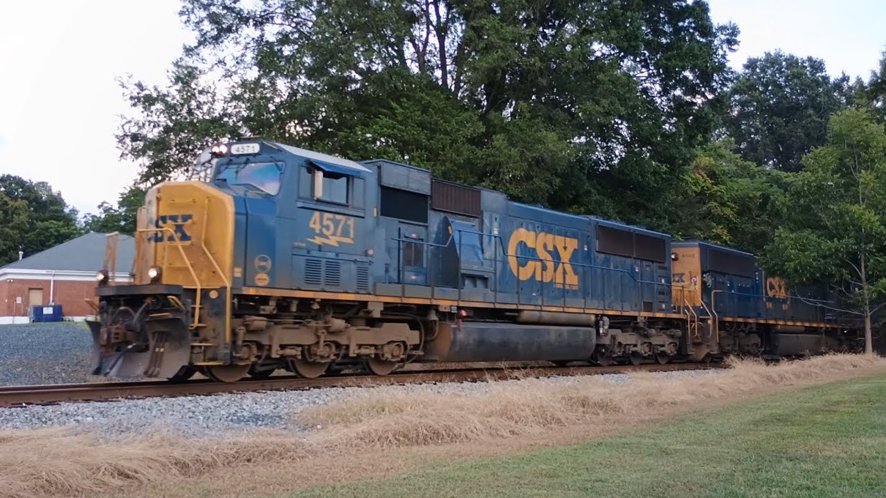 CSX I138 headed westbound in Monroe nc with csxt 4571 mac duo  in the lead 8-30-24🇺🇸