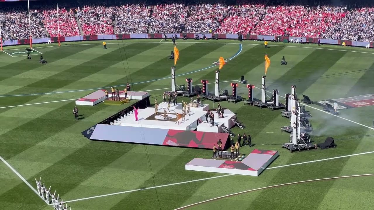 Robbie Williams - Let Me Entertain You / Rock DJ - AFL Grand Final - Melbourne, Sat 24 Sep 2022