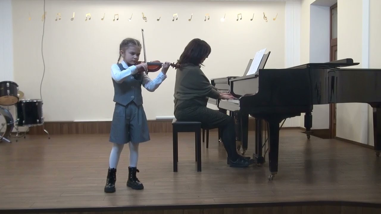 Опара Кіра 6 років. В.А.Моцарт «Травнева пісня», Словацька полька обр. Л.Гуревич