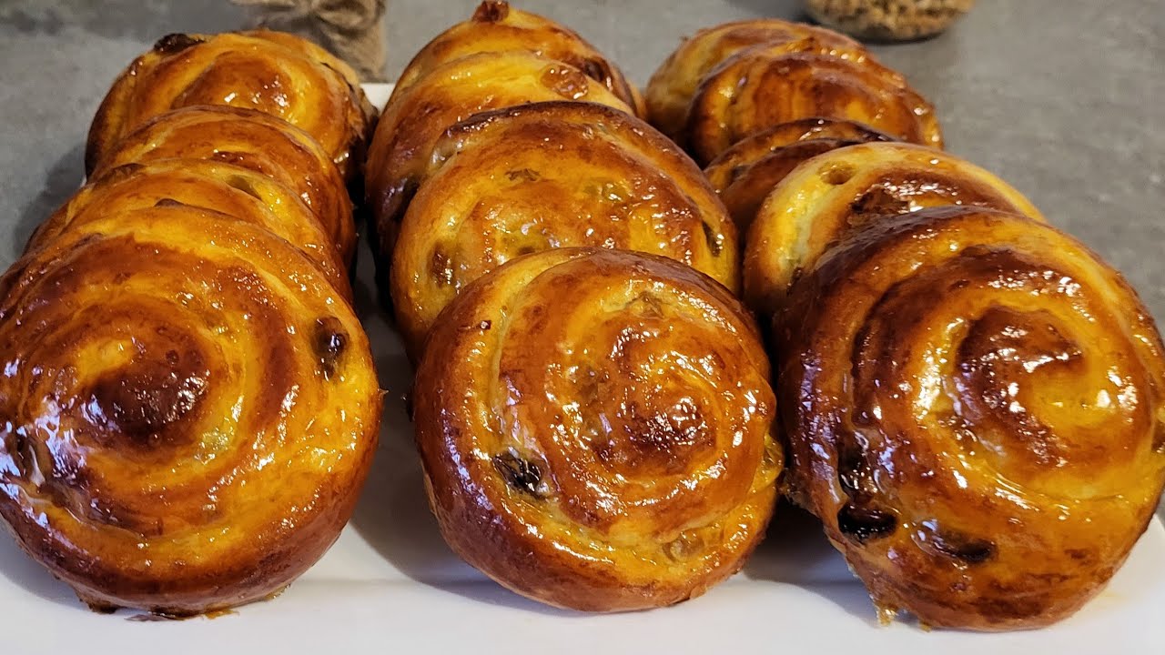 pains aux raisins 🍇 Briochés avec seulement une cuillère à café ☕️ de beurre (شنيك)