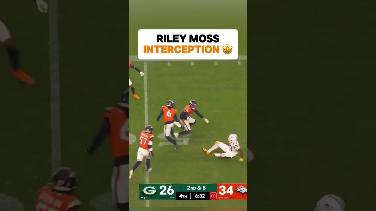 WHITE CB INT 🚨 RILEY MOSS