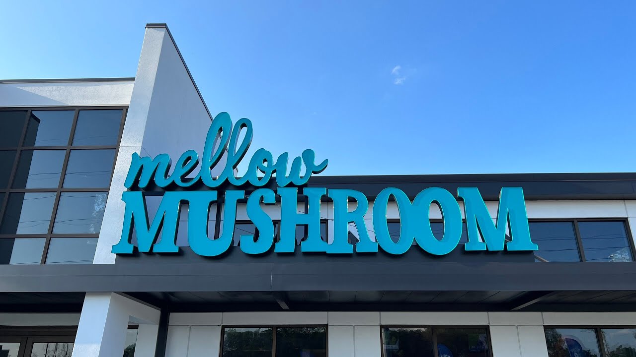 Eating at the Newly Reopened Mellow Mushroom in Mount Dora, FL | Pizza Review & Restaurant Review