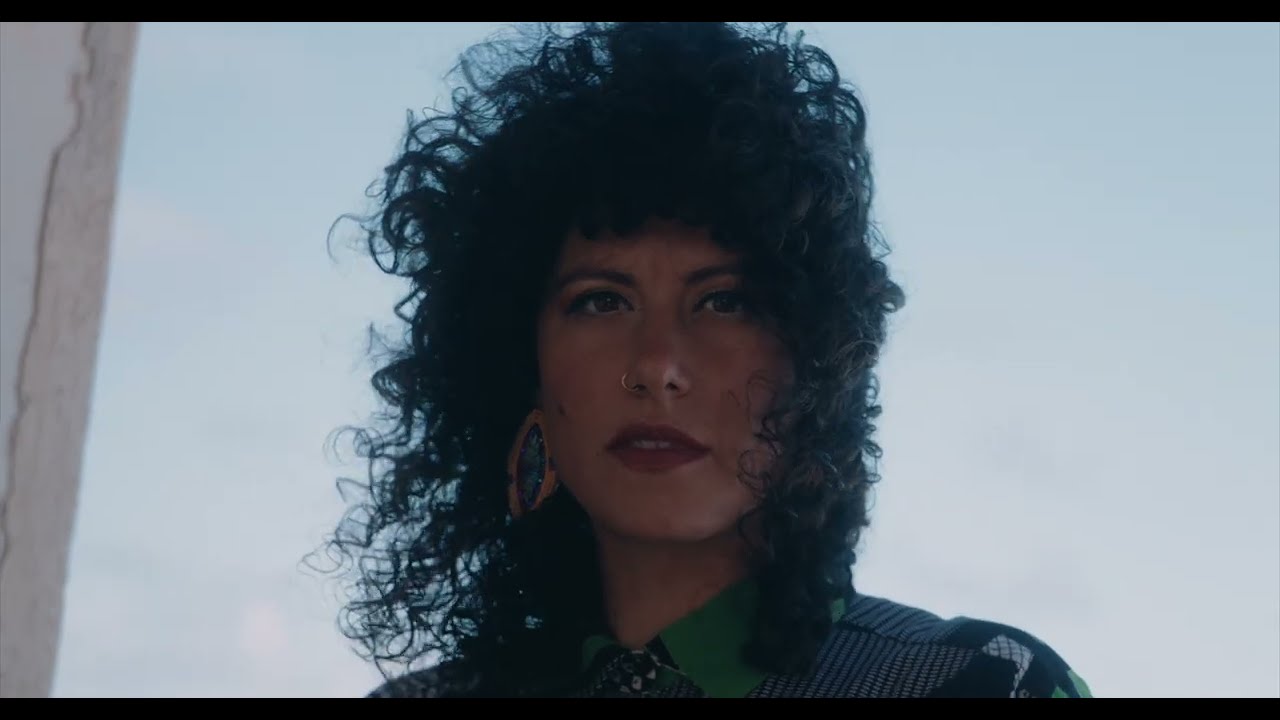 the della kit - looking in ft Scarub [Official Music Video]