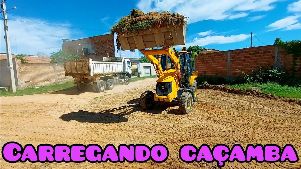 Retro escavadeira JCB carregando caçamba