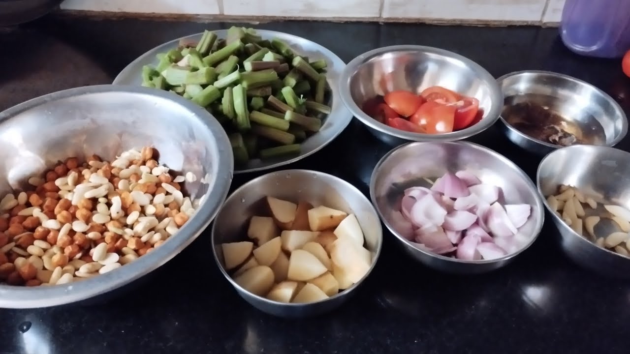 ಹಿತಿಕಿದ ಬೇಳೆ ಮತ್ತು ಕಡಲೆಕಾಳು ಜೊತೆ ದಂಟು ಸೇರಿಸಿ ಎಷ್ಟೋ ರುಚಿಯಾದ ಸಾಂಬಾರ್