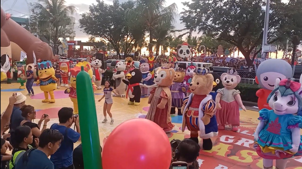 MOA MASCOT PARADE PERPORMAMCE WITH ARELLANO UNIVERSITY PEP SQUAD GALING NILA