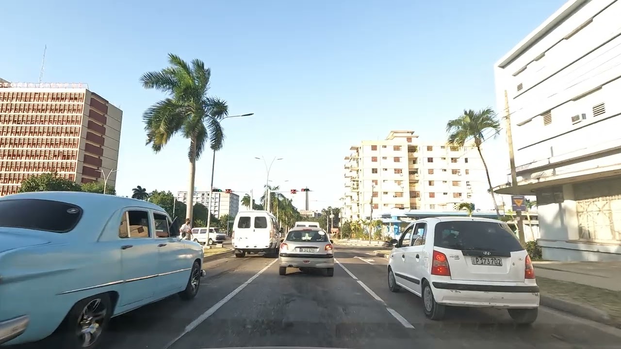 Manejando La Habana . Driving in Havana Cuba