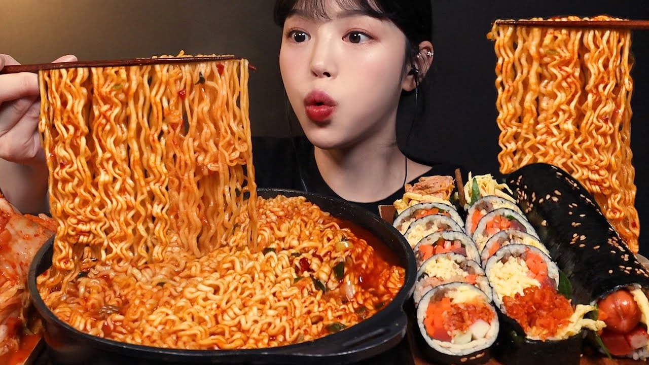 SUB)맵칼꼬들한 열라면 먹방!🔥통소세지김밥 묵은지참치김밥에 김장김치까지 라면 꿀조합 리얼사운드 Ramyeon & Gimbap Mukbang Asmr