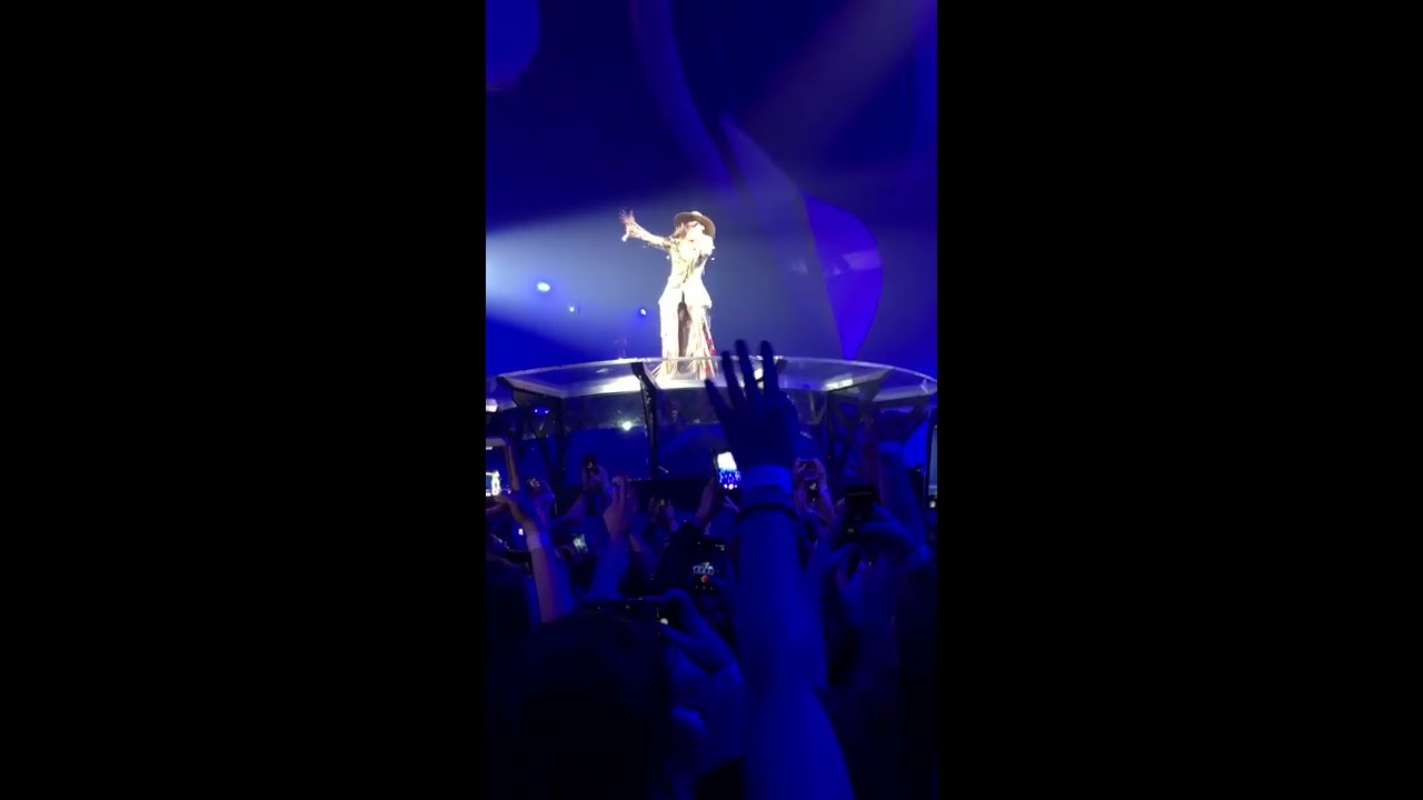 Lady GaGa Angel Down (Joanne World Tour, Birmingham Arena 31/01/18)