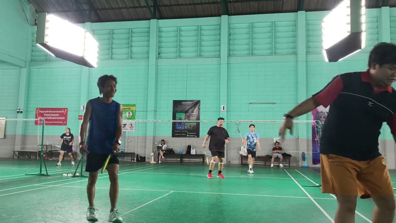 พี่มาร์ค+เหลียง vs พี่มาร์ค+พี่ปิงปอง