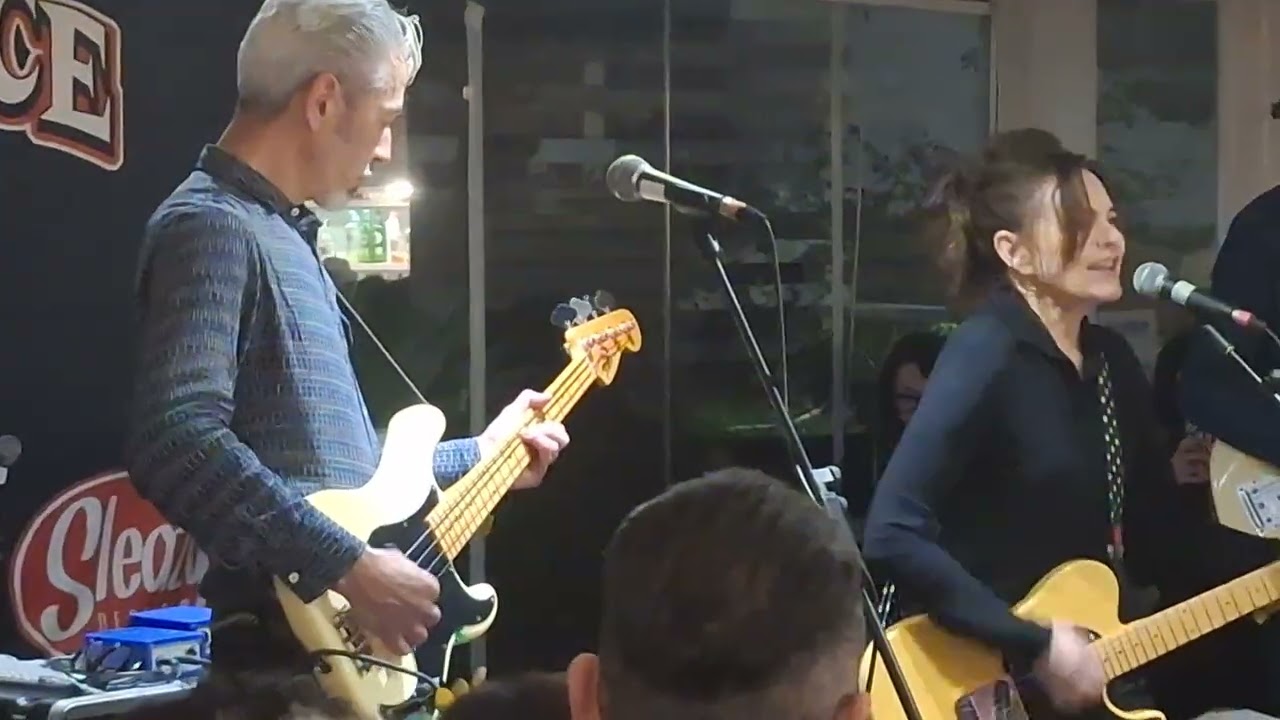 Emanuela Hutter - Kiss Me (first ever performance!)