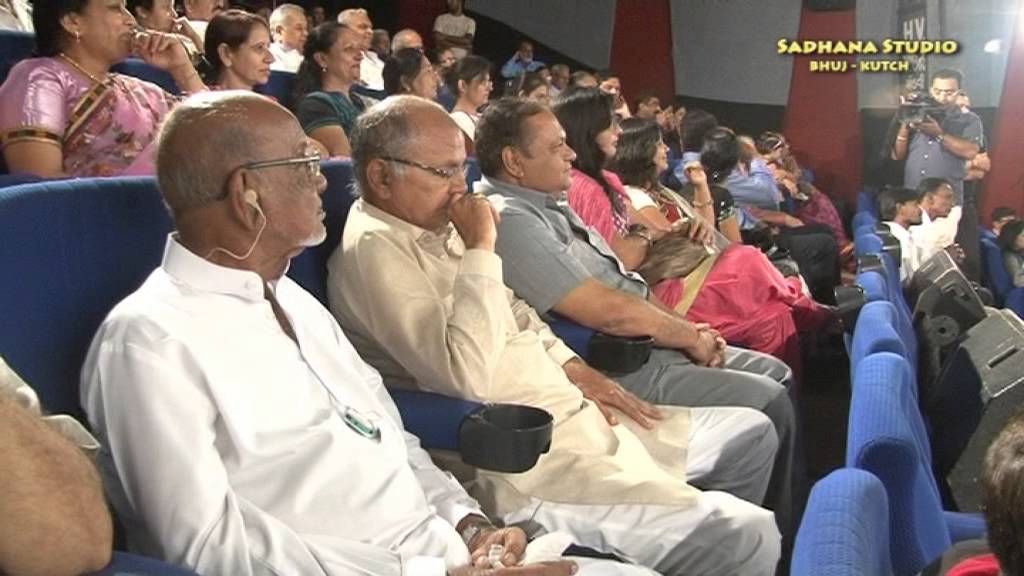 NAINA HAI JADOO BHARE HO GORI TORE NAINA HAI JADOO BHRE film -BE DARD ZAMANA KYA JANE .