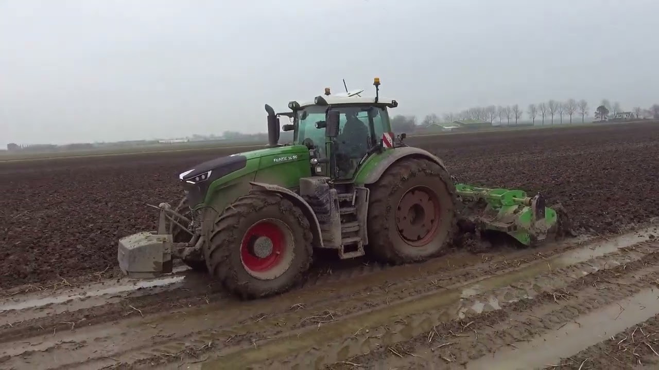 Fendt 1050  Vario with new FARMTEC  Agri spading machine 4 5 meter